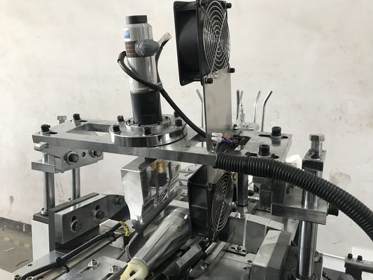 Medium Speed Automatic Disposable Paper Cup Making Machine met externe grootte 2130mm*1350mm*1900mm en 220V/380V Spanning