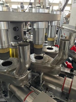 2-12 oz Paper Cup Forming Machine met dubbele wand Design Buitengrondse grootte van 2200*1350*1900mm en 2500 kg Capaciteit
