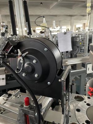 Verbrengingspapierbekervormmachine met 0,5-0,8 MPa gasbron en 150-350 GSM-papierspecificatie