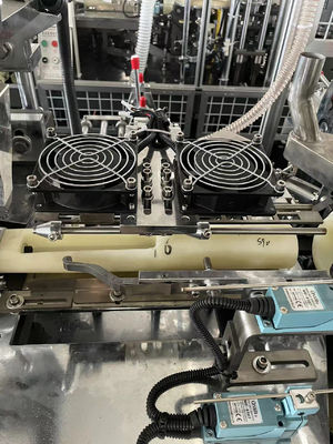 Hoog snelheid wegwerppapierbeker maken machine voor kleine papierproducten bedrijf Yongbo Volledig automatisch 100-110pcs/Min