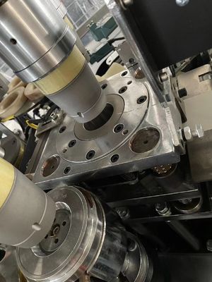 Volledig automatische kleine 90-100pcs/min papierbeker maken machine met koper bar cup gebonden industriële papier snijfunctie
