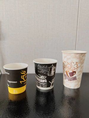 High Speed 65-85 pcs/min Wegwerppapierbeker Maker voor 3-16oz koffiebekers in Pakistan