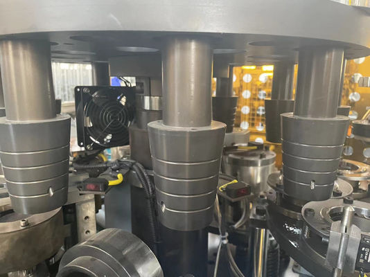 120-150 stuks/min Papierbekermachine voor hoge snelheid aangepaste papierproducten